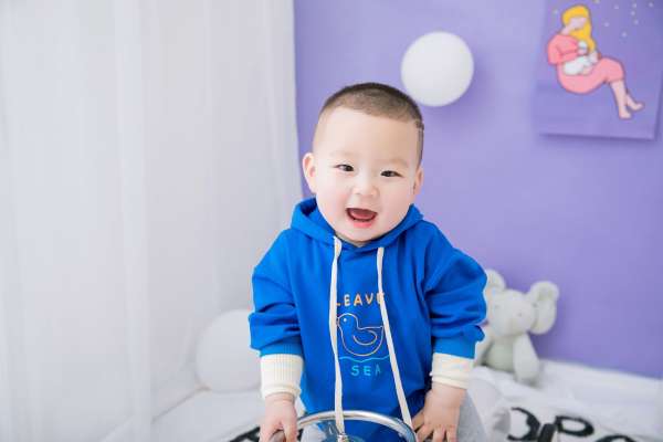【百天照】·3个主题·3套服装·24张精修·拍摄100分钟