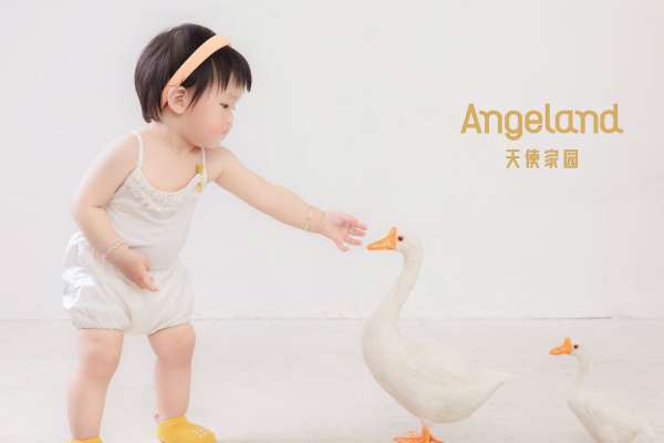 【亲子照】·1个主题·3套服装·30张精修·拍摄60分钟