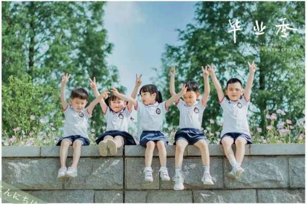 【毕业照】·3个主题·3套服装·80张精修·拍摄300分钟