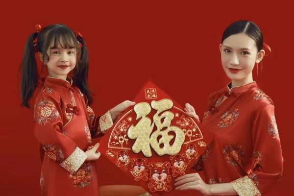 【新年照】·3个主题·3套服装·18张精修·拍摄90分钟