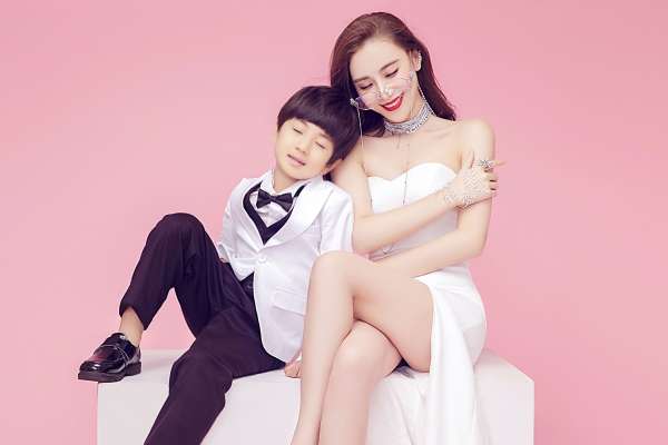 【亲子照】·2个主题·2套服装·16张精修·拍摄90分钟