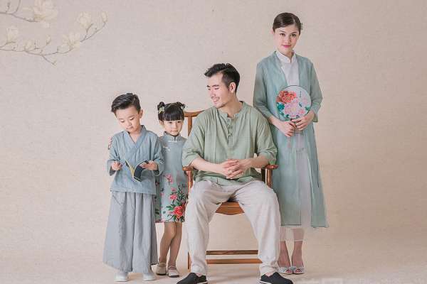 【亲子照】·4个主题·4套服装·28张精修·拍摄150分钟