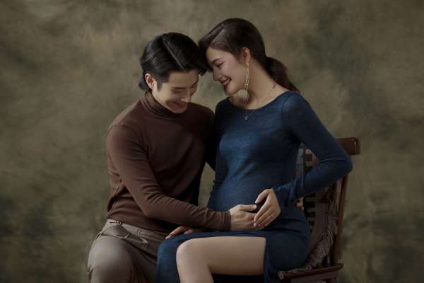 【孕妇照】·3个主题·3套服装·12张精修·拍摄100分钟