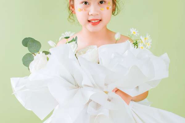 【外景系列】·4个主题·4套服装·22张精修·拍摄120分钟