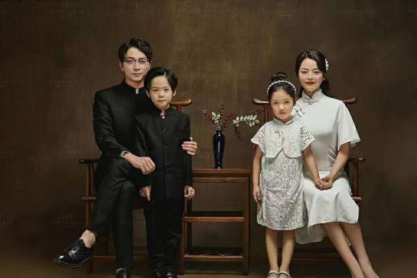 【全家福】·1个主题·5套服装·20张精修·拍摄120分钟