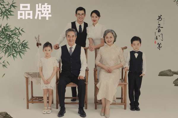 2个主题·8套服装·22张精修·拍摄150分钟