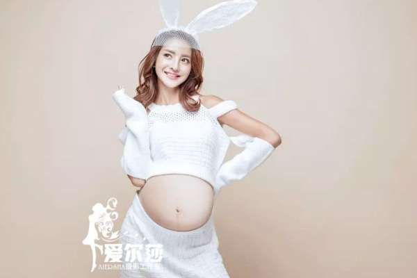 【妈妈照】·3个主题·3套服装·20张精修·拍摄180分钟