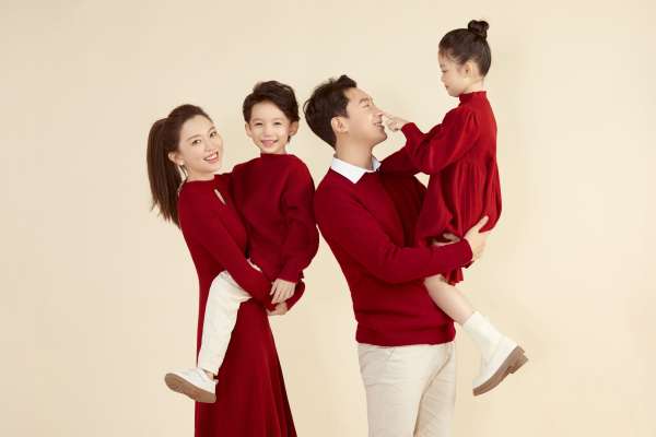 【亲子照】·1个主题·1套服装·4张精修·拍摄60分钟