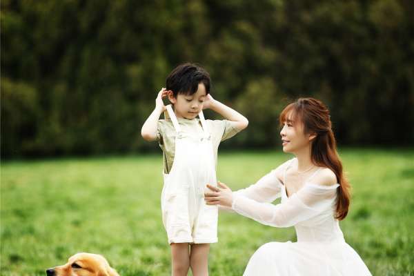 【亲子照】·3个主题·3套服装·20张精修·拍摄120分钟