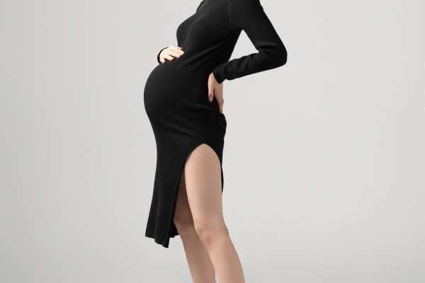 【孕妇照】·3个主题·3套服装·20张精修·拍摄90分钟