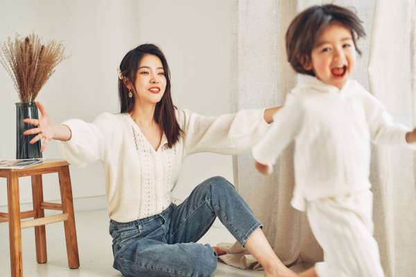 【亲子照】·1个主题·1套服装·20张精修·拍摄120分钟
