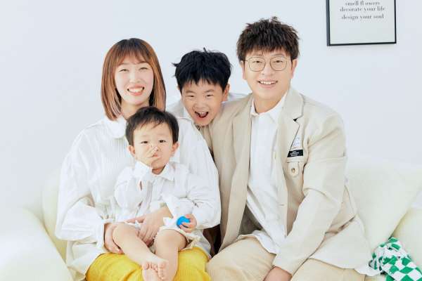 4个主题·5套服装·18张精修·拍摄120分钟