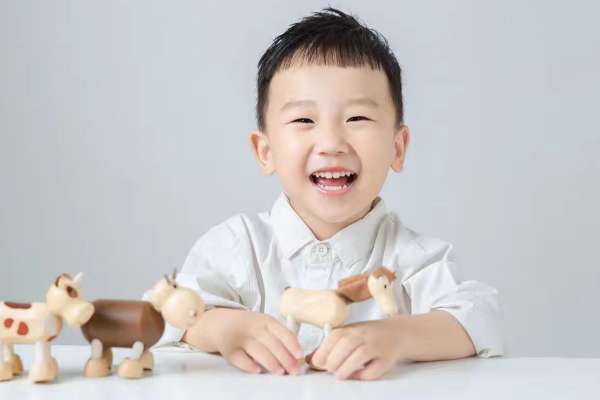 【亲子照】·3个主题·3套服装·20张精修·拍摄120分钟