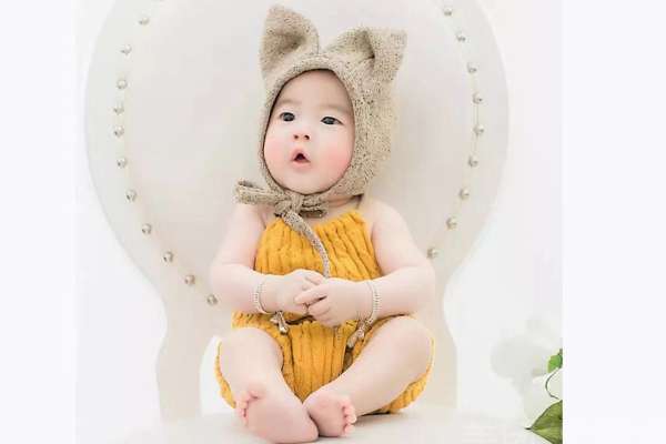 【百天照】·3个主题·3套服装·30张精修·拍摄60分钟