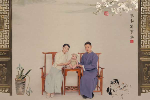 【全家福】·2个主题·4套服装·18张精修·拍摄60分钟