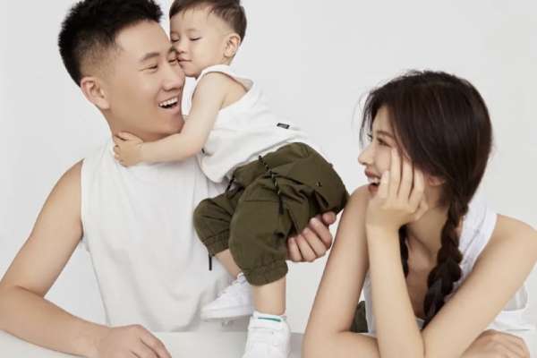 【亲子照】·3个主题·3套服装·17张精修·拍摄120分钟