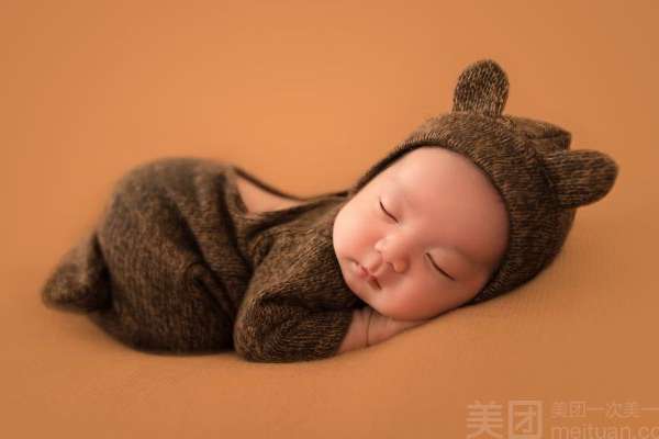 【新生儿】·3个主题·3套服装·12张精修·拍摄120分钟