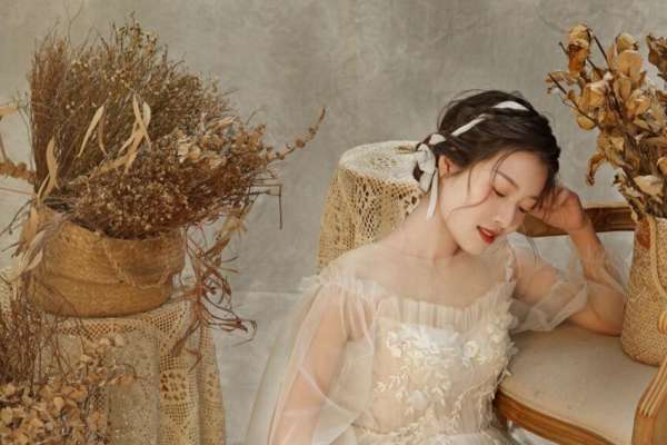 【新生儿】·8个主题·4套服装·22张精修·拍摄180分钟
