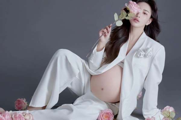 【孕妇照】·3个主题·3套服装·16张精修·拍摄120分钟