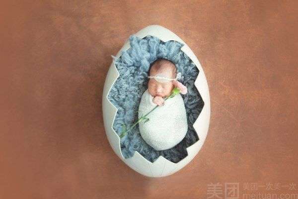 【亲子照】·3个主题·3套服装·20张精修·拍摄60分钟