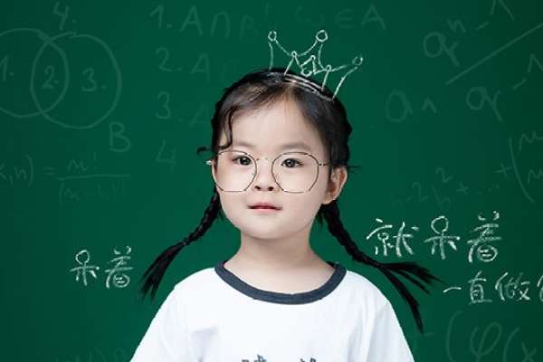 【百天照】·4个主题·4套服装·25张精修·拍摄120分钟