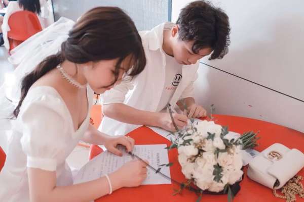 【写真照】·1个主题·1套服装·15张精修·拍摄120分钟