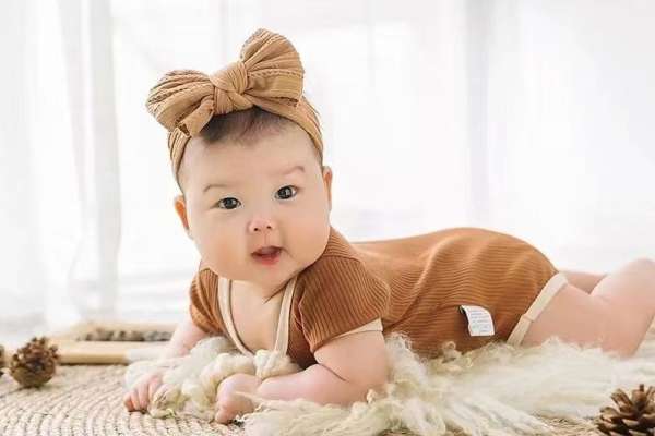 【百天照】·3个主题·3套服装·14张精修·拍摄120分钟