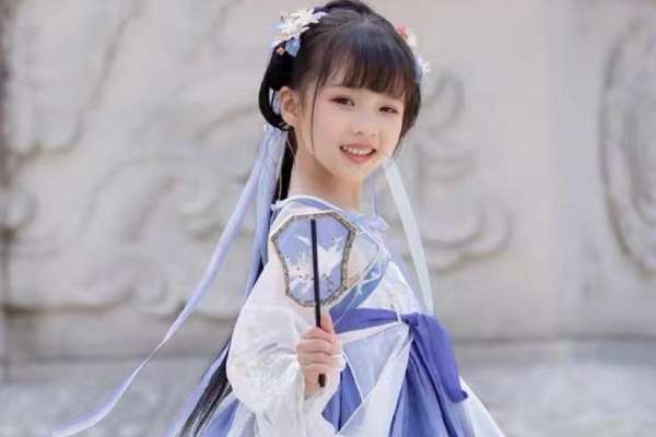 3个主题·3套服装·20张精修·拍摄180分钟