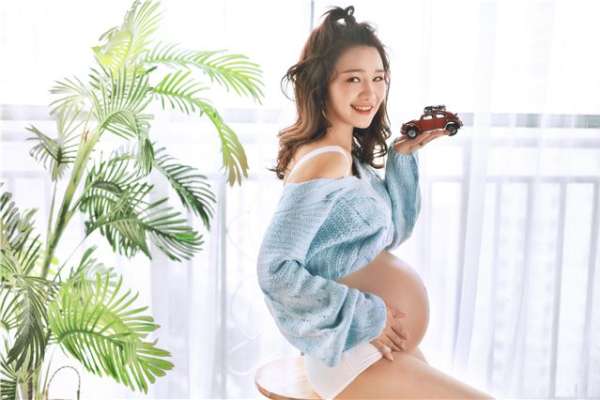 【孕妇照】·2个主题·2套服装·16张精修·拍摄180分钟