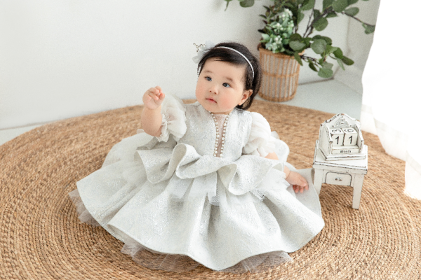 【宝宝照】·3个主题·3套服装·12张精修·拍摄120分钟