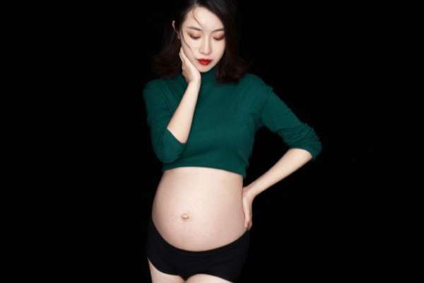 【孕妇照】·3个主题·3套服装·15张精修·拍摄180分钟