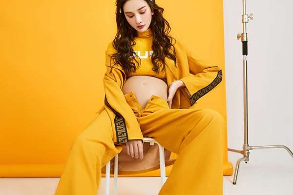 【孕妇照】·3个主题·3套服装·20张精修·拍摄90分钟