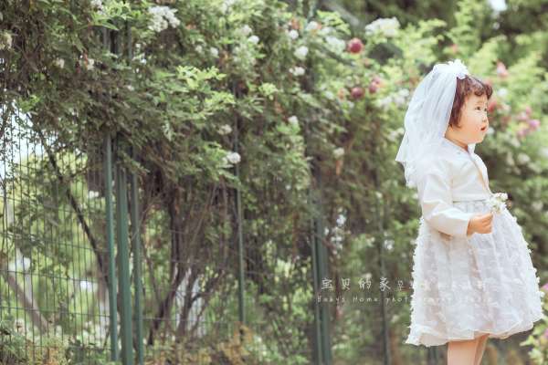 【外景系列】·3个主题·3套服装·22张精修·拍摄120分钟