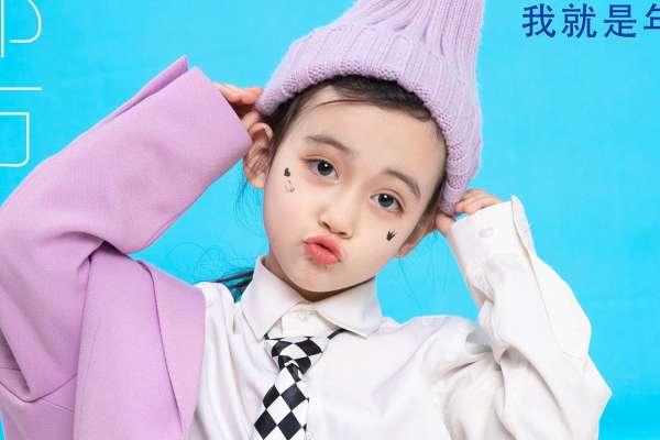 【外景系列】·4个主题·4套服装·30张精修·拍摄120分钟