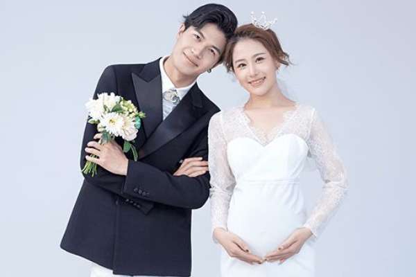 【孕妇照】·3个主题·3套服装·22张精修·拍摄180分钟