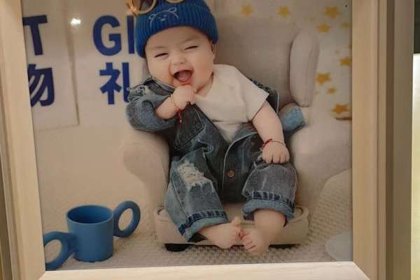 1个主题·0套服装·8张精修·拍摄1分钟