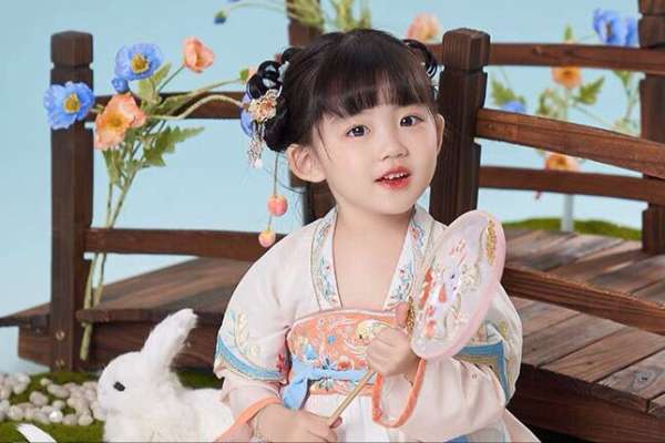 【亲子照】·1个主题·3套服装·28张精修·拍摄120分钟