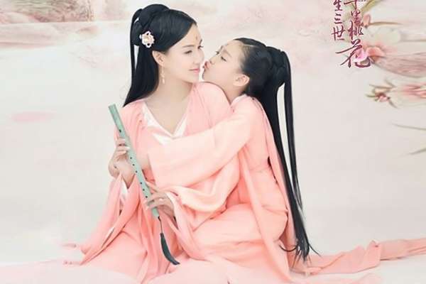 【亲子照】·4个主题·4套服装·20张精修·拍摄180分钟