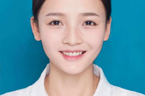 【证件照】·1套服装·1张精修·拍摄5分钟