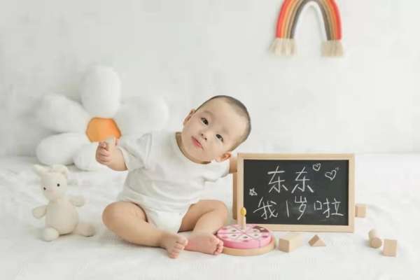 【宝宝照】·3个主题·3套服装·10张精修·拍摄90分钟