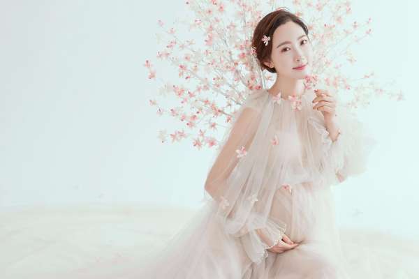 【孕妇照】·2个主题·2套服装·18张精修·拍摄90分钟