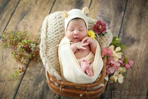 【满月照】·3个主题·3套服装·16张精修·拍摄120分钟