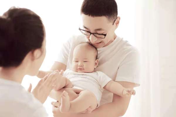 【亲子照】·3个主题·3套服装·20张精修·拍摄120分钟