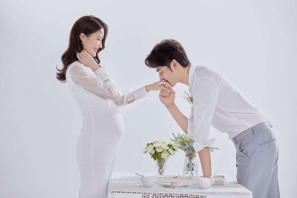 【孕妇照】·2个主题·2套服装·10张精修·拍摄150分钟