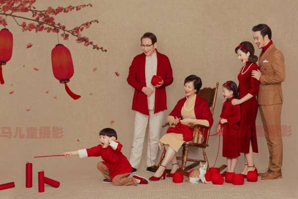 【全家福】·1个主题·1套服装·18张精修·拍摄90分钟