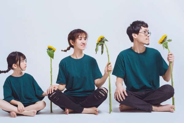 【亲子照】·3个主题·3套服装·25张精修·拍摄120分钟
