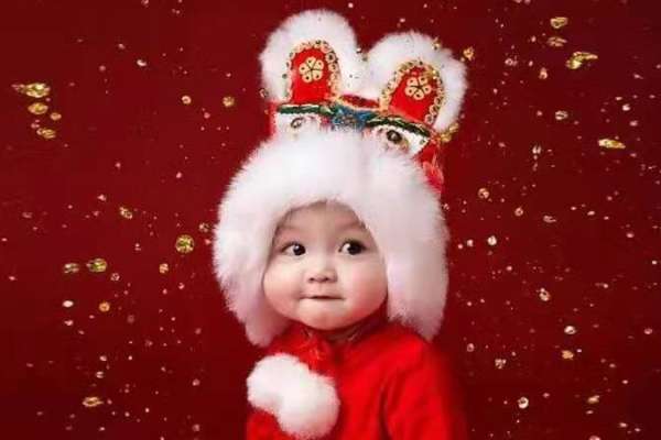 【百天照】·3个主题·3套服装·22张精修·拍摄90分钟