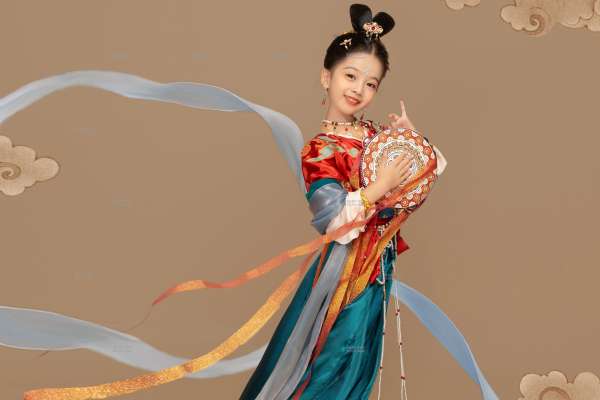 【宝宝照】·3个主题·3套服装·14张精修·拍摄90分钟