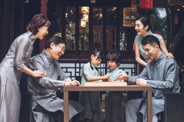 【全家福】·1个主题·8套服装·20张精修·拍摄300分钟