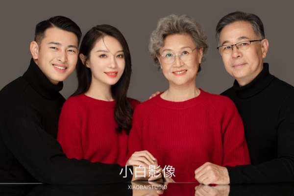 【全家福】·3个主题·3套服装·22张精修·拍摄240分钟